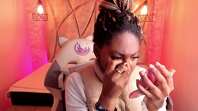 Snapshot of Queen_perla_ chatting on February 1, 12:37 pm Queen perla online show from February 1, 12:37 pm