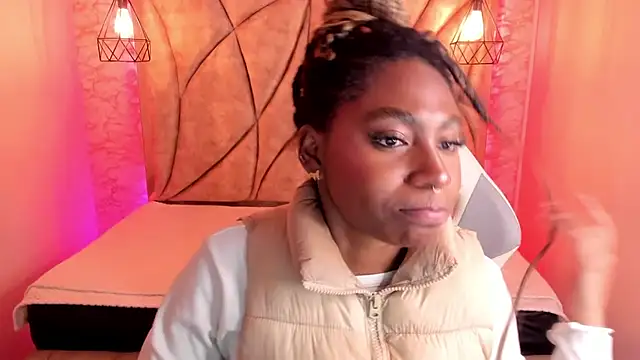 Snapshot of Queen_perla_ chatting on February 1, 4:11 pm Queen perla online show from February 1, 4:11 pm