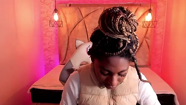 Snapshot of Queen_perla_ chatting on February 2, 3:10 am Queen perla online show from February 2, 3:10 am