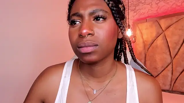 Snapshot of Queen_perla_ chatting on February 7, 10:30 pm Queen perla online show from February 7, 10:30 pm