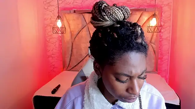 Snapshot of Queen_perla_ chatting on February 8, 12:28 pm Queen perla online show from February 8, 12:28 pm