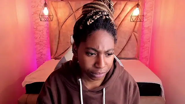 Snapshot of Queen_perla_ chatting on February 13, 12:21 pm Queen perla online show from February 13, 12:21 pm