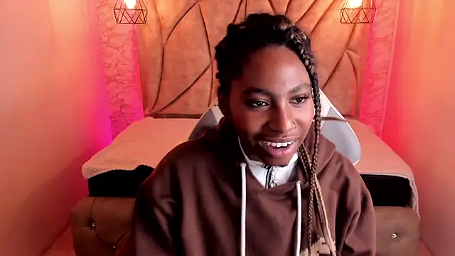 Snapshot of Queen_perla_ chatting on February 13, 7:21 pm Queen perla online show from February 13, 7:21 pm