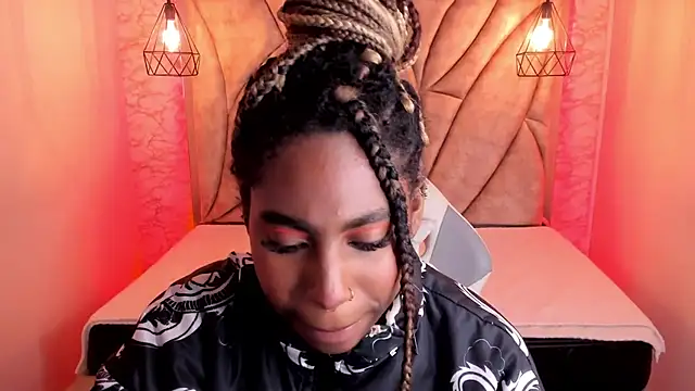 Snapshot of Queen_perla_ chatting on February 14, 7:33 pm Queen perla online show from February 14, 7:33 pm