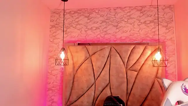 Snapshot of Queen_perla_ chatting on February 16, 7:49 pm Queen perla online show from February 16, 7:49 pm