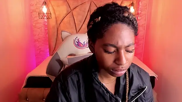 Snapshot of Queen_perla_ chatting on February 17, 12:38 pm Queen perla online show from February 17, 12:38 pm