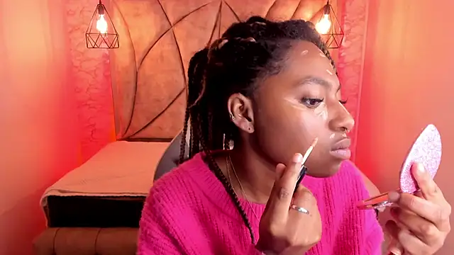 Snapshot of Queen_perla_ chatting on February 20, 12:36 pm Queen perla online show from February 20, 12:36 pm