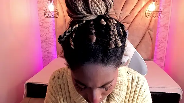 Snapshot of Queen_perla_ chatting on February 23, 3:02 am Queen perla online show from February 23, 3:02 am