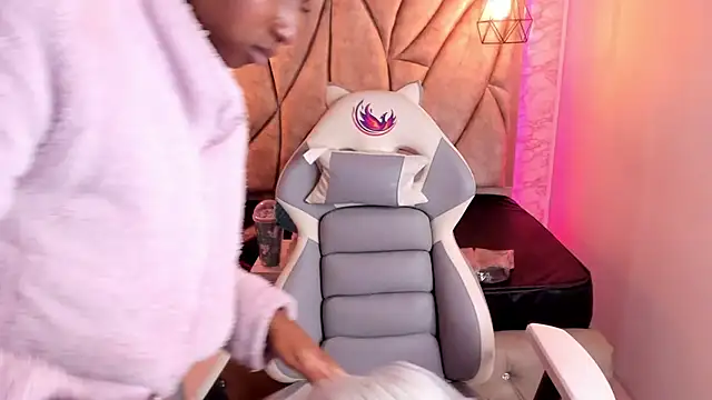 Snapshot of Queen_perla_ chatting on February 26, 12:14 pm Queen perla online show from February 26, 12:14 pm