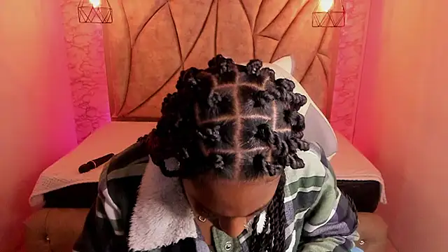 Snapshot of Queen_perla_ chatting on February 27, 12:23 pm Queen perla online show from February 27, 12:23 pm