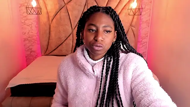 Snapshot of Queen_perla_ chatting on March 5, 12:33 pm Queen perla online show from March 5, 12:33 pm