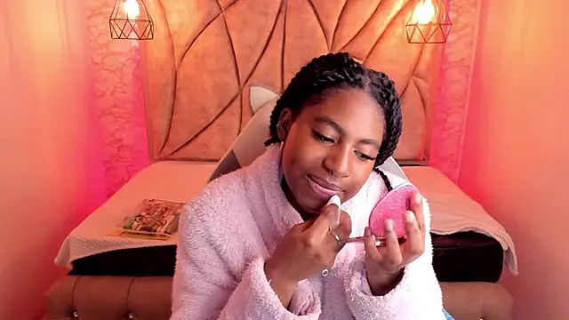 Snapshot of Queen_perla_ chatting on March 9, 2:10 pm Queen perla online show from March 9, 2:10 pm