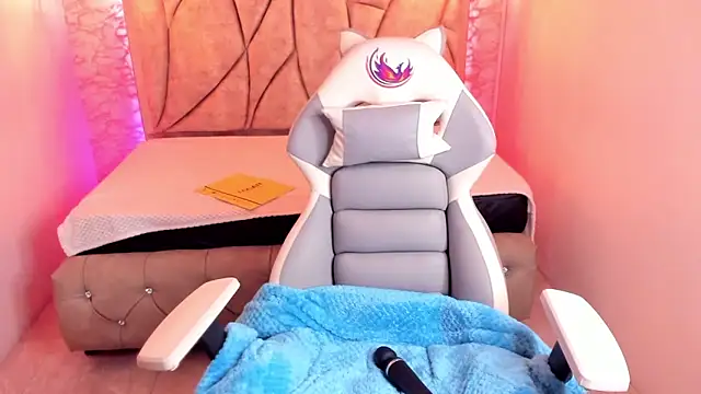 Snapshot of Queen_perla_ chatting on March 10, 3:20 pm Queen perla online show from March 10, 3:20 pm