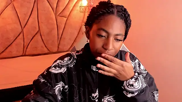 Snapshot of Queen_perla_ chatting on March 11, 12:17 pm Queen perla online show from March 11, 12:17 pm