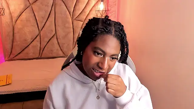 Snapshot of Queen_perla_ chatting on March 13, 3:17 pm Queen perla online show from March 13, 3:17 pm