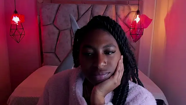 Snapshot of Queen_perla_ chatting on March 19, 12:23 pm Queen perla online show from March 19, 12:23 pm