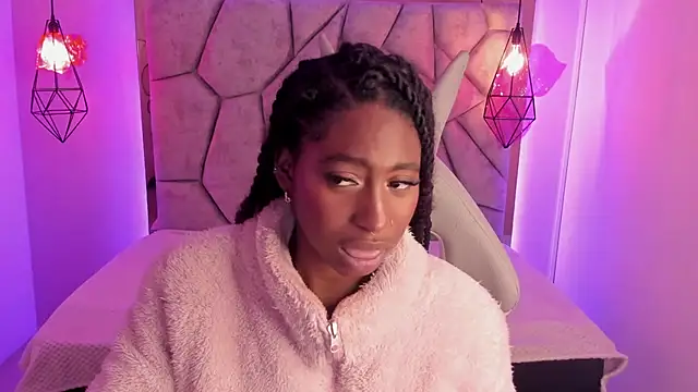 Snapshot of Queen_perla_ chatting on March 19, 3:29 pm Queen perla online show from March 19, 3:29 pm