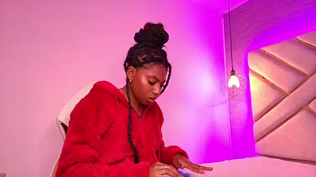 Snapshot of Queen_perla_ chatting on March 22, 4:15 pm Queen perla online show from March 22, 4:15 pm