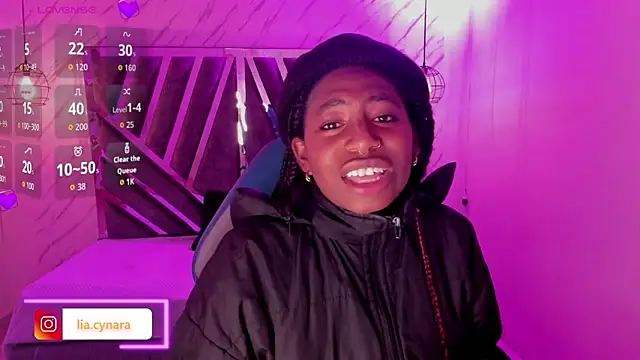 Snapshot of Queen_perla_ chatting on October 2, 11:39 am Queen perla online show from October 2, 11:39 am