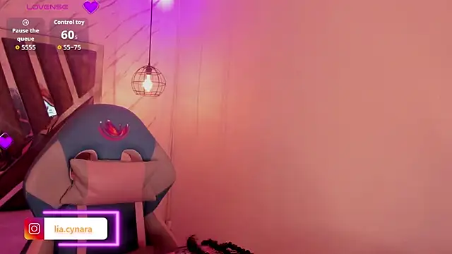 Snapshot of Queen_perla_ chatting on October 13, 12:05 pm Queen perla online show from October 13, 12:05 pm