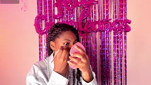 Snapshot of Queen_perla_ chatting on October 18, 12:28 pm Queen perla online show from October 18, 12:28 pm