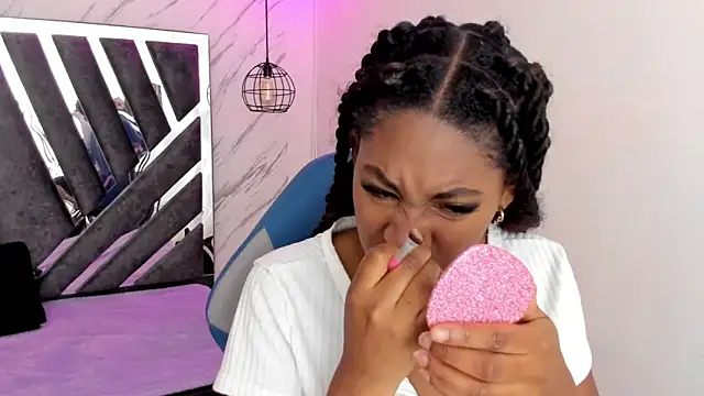 Snapshot of Queen_perla_ chatting on October 25, 12:23 pm Queen perla online show from October 25, 12:23 pm