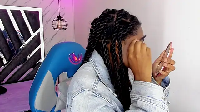 Snapshot of Queen_perla_ chatting on October 29, 12:29 pm Queen perla online show from October 29, 12:29 pm