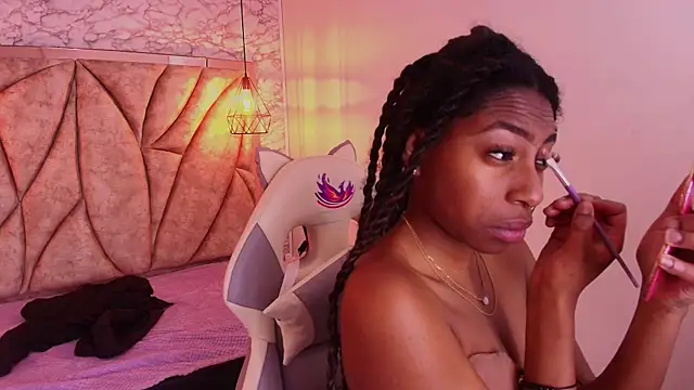 Snapshot of Queen_perla_ chatting on November 15, 12:13 pm Queen perla online show from November 15, 12:13 pm