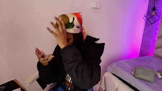 Snapshot of Queen_perla_ chatting on November 17, 11:38 am Queen perla online show from November 17, 11:38 am