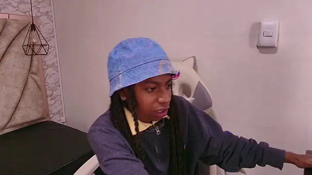 Snapshot of Queen_perla_ chatting on December 4, 11:19 am Queen perla online show from December 4, 11:19 am