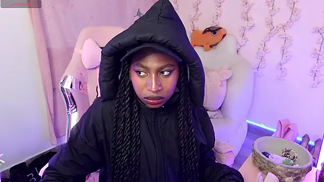 Snapshot of Queen_perla_ chatting on December 17, 11:11 pm Queen perla online show from December 17, 11:11 pm