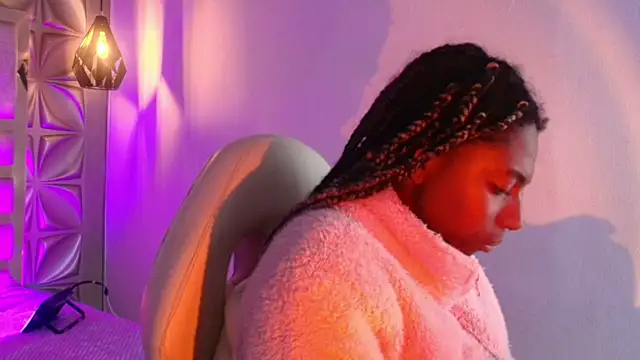 Snapshot of Queen_perla_ chatting on February 1, 2:48 pm Queen perla online show from February 1, 2:48 pm