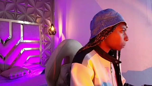 Snapshot of Queen_perla_ chatting on February 14, 12:02 pm Queen perla online show from February 14, 12:02 pm