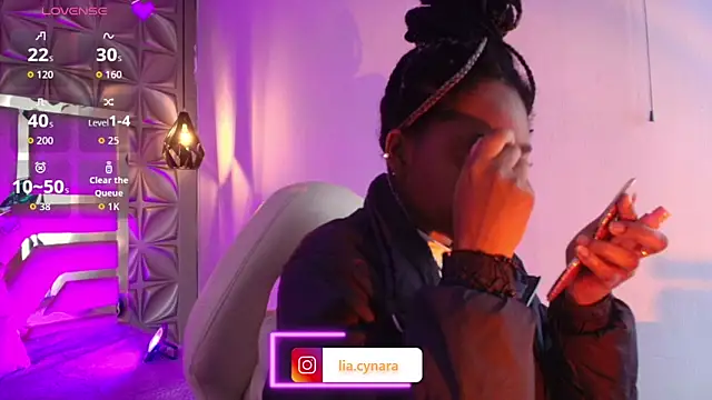 Snapshot of Queen_perla_ chatting on February 18, 12:01 pm Queen perla online show from February 18, 12:01 pm