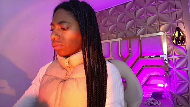 Snapshot of Queen_perla_ chatting on February 19, 11:50 am Queen perla online show from February 19, 11:50 am