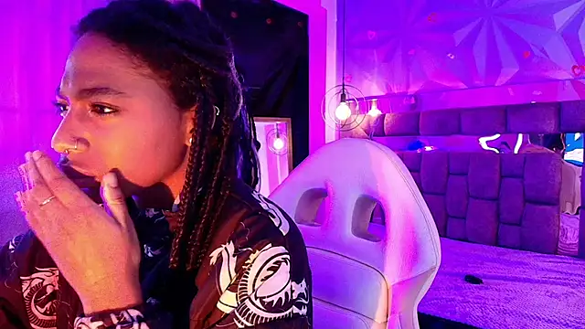 Snapshot of Queen_perla_ chatting on February 22, 1:07 am Queen perla online show from February 22, 1:07 am