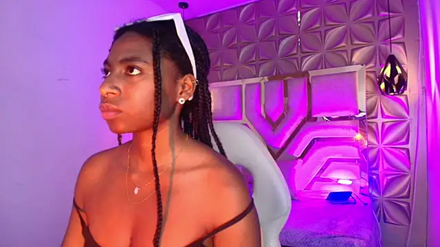 Snapshot of Queen_perla_ chatting on March 1, 6:21 pm Queen perla online show from March 1, 6:21 pm