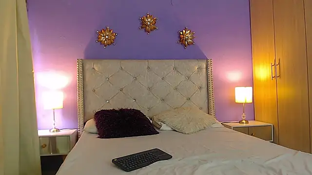 Kim and Mia online show from March 13, 4:45 pm