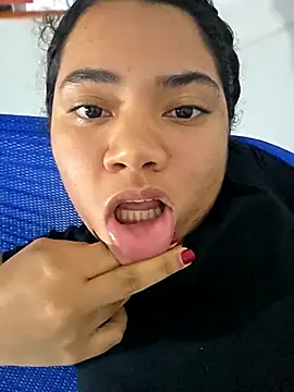 Watagatapitusberry1 online show from November 25, 3:06 am