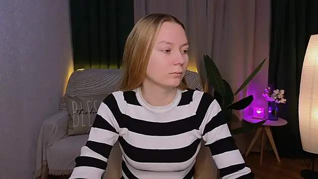 CarolynCohen   online show from December 5, 1:47 am