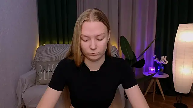 CarolynCohen   online show from December 9, 1:51 am