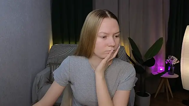 CarolynCohen   online show from February 18, 2:05 am