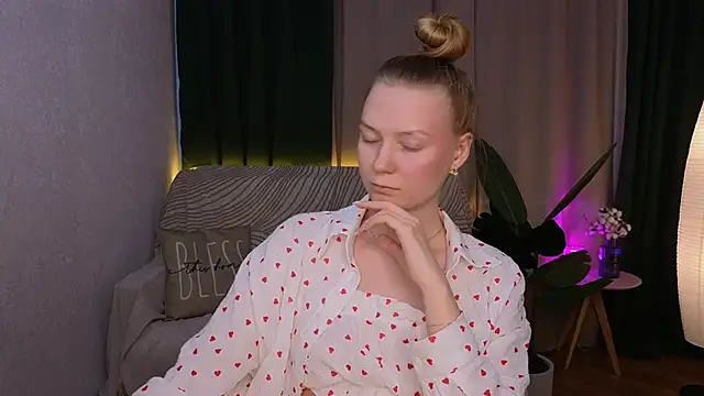 CarolynCohen   online show from February 25, 8:14 am