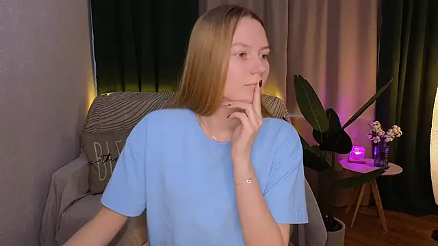 CarolynCohen   online show from March 9, 8:07 am