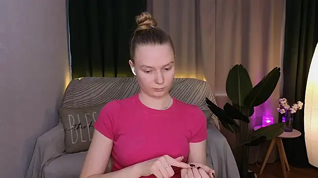 CarolynCohen   online show from March 11, 8:09 am