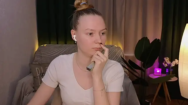 CarolynCohen   online show from March 22, 5:17 am