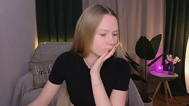 CarolynCohen   online show from March 23, 1:53 am