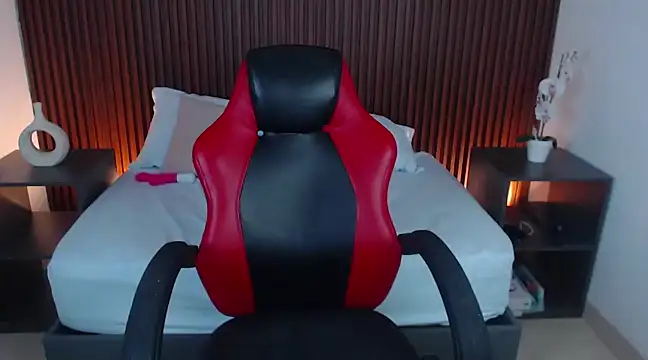 lizowenn  online show from February 24, 3:42 pm