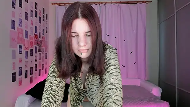 Snapshot of Vanessa_Verona chatting on October 22, 5:52 am Vanessa Verona online show from October 22, 5:52 am