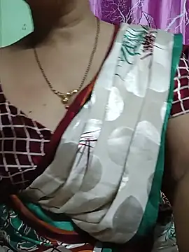 Snapshot of Rosy-B chatting on July 13, 9:39 pm Rosy-B online show from July 13, 9:39 pm